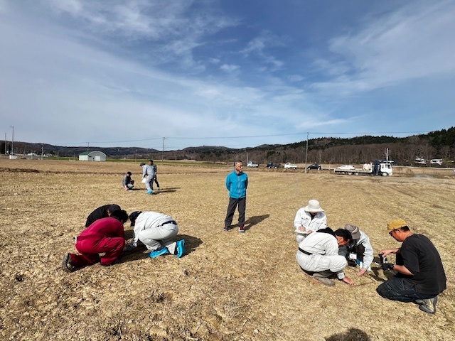 写真１　農業者との調査風景