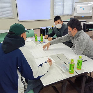 グループワークする農業者