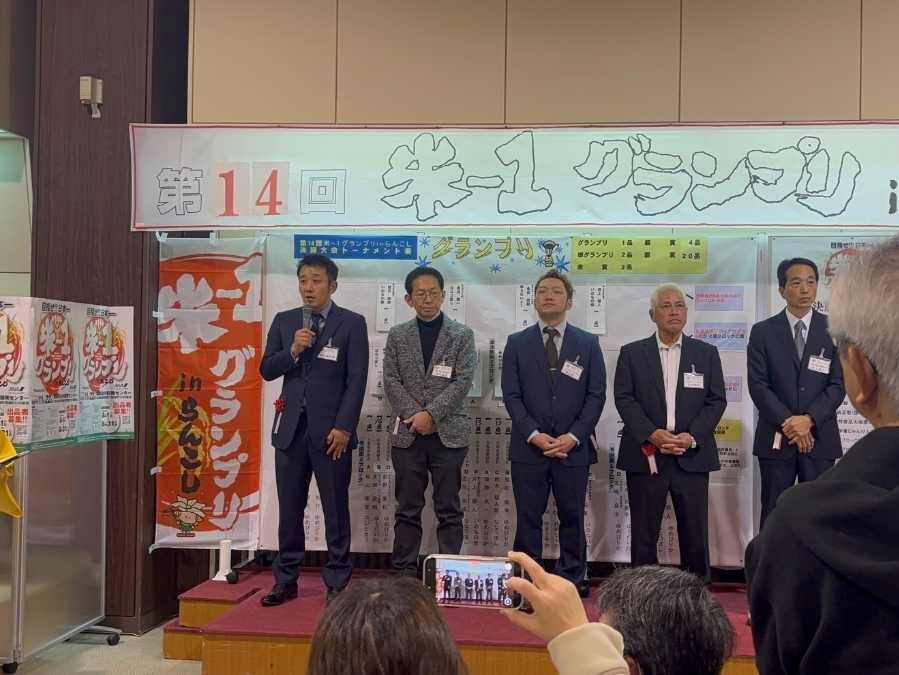 決勝進出者インタビューでも再度美瑛町と美瑛米のPRをする鈴木氏