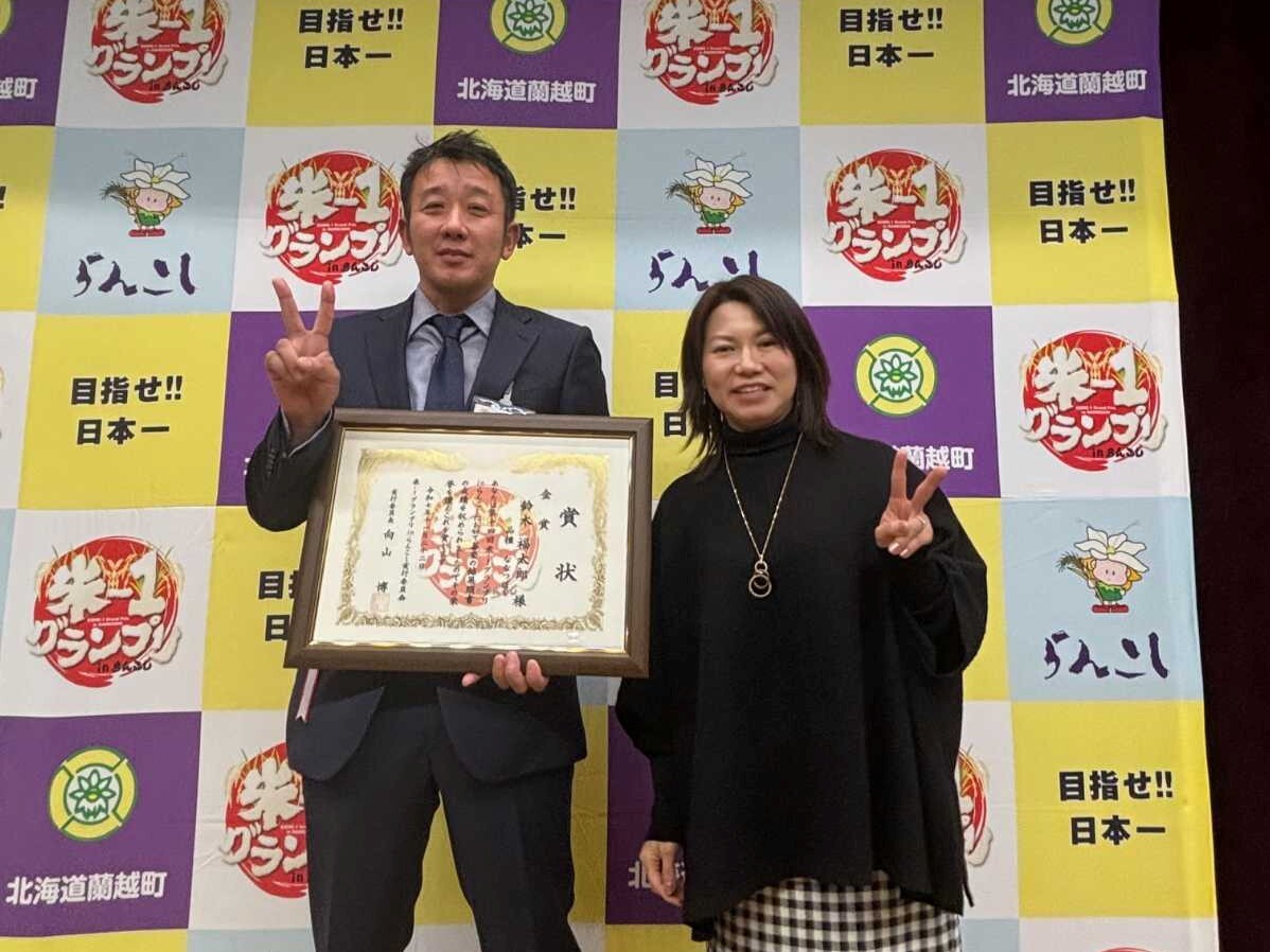 育苗管理を担当する奥様と共に