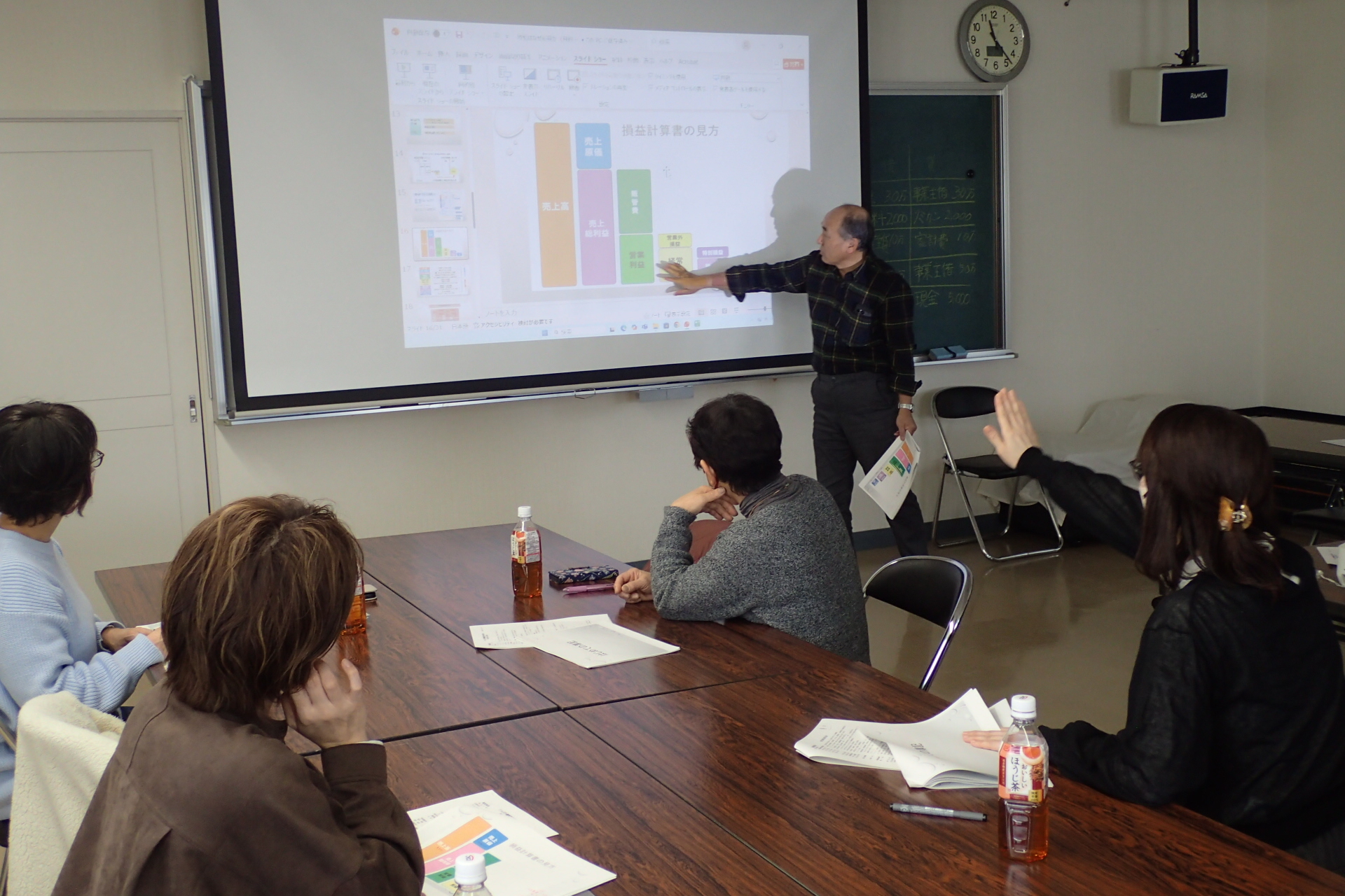 質問する出席者