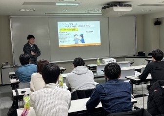 畑作物栽培ポイントを説明する木村専門普及指導員