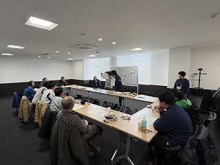 技術ワークの様子（中央, 水沼専門普及指導員）