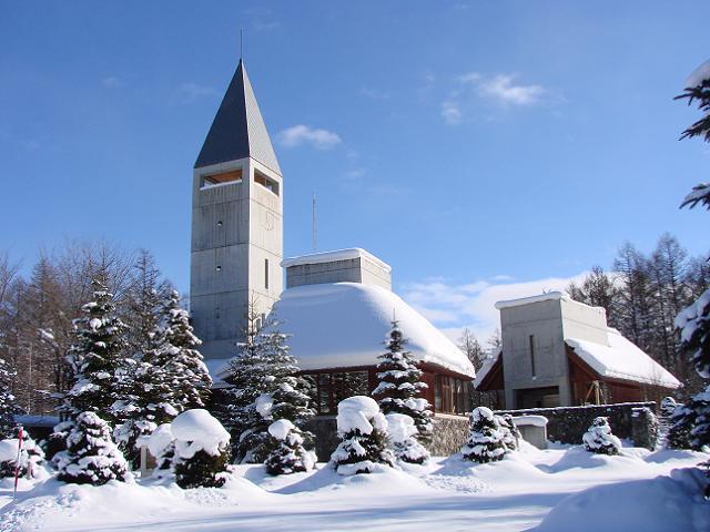 雪に覆われたインフォメーションセンター.jpg