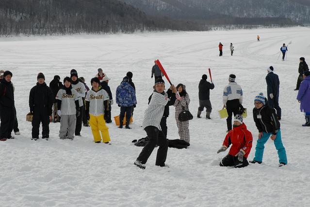 かなやま湖氷上バカンス アラスカ野球.jpg