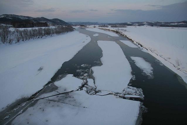 天塩川解氷.jpg