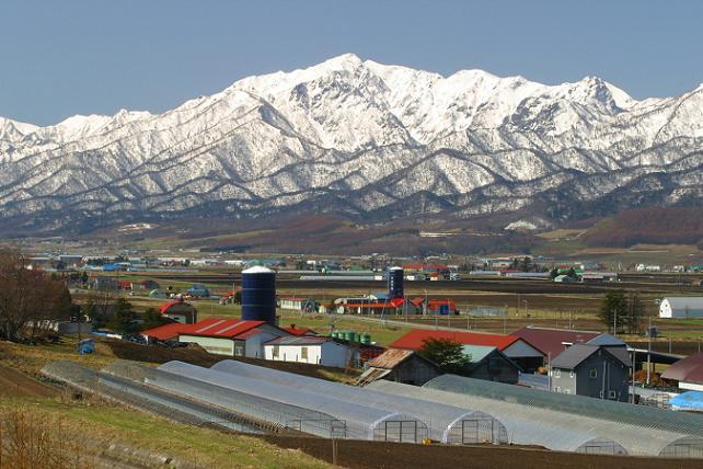 芦別岳と農村風景.jpg