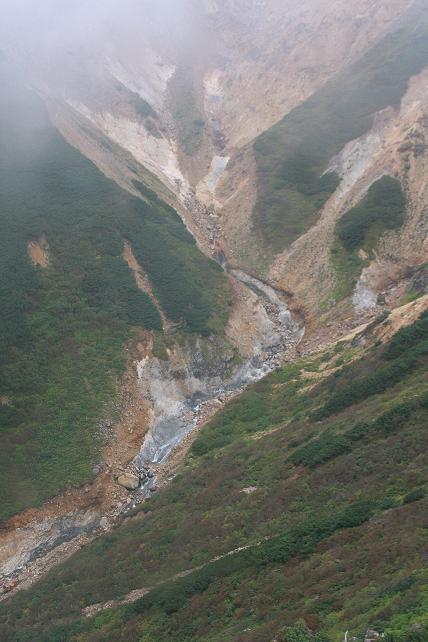 十勝岳安政火口に続く沢道.jpg